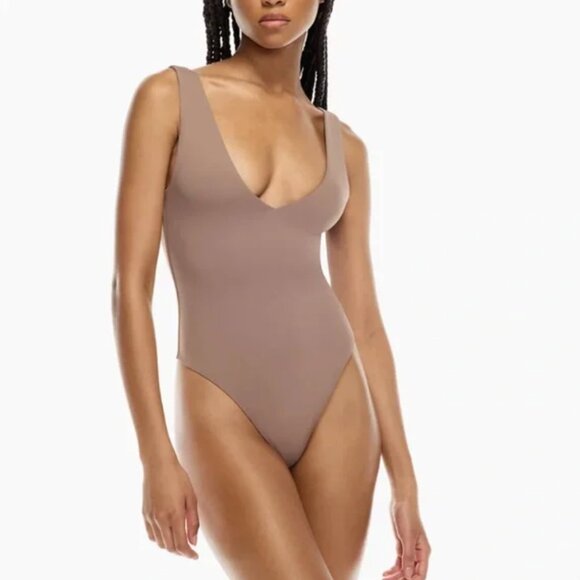 Contour v-neck Bodysuit | Babaton - Picture 1 of 5